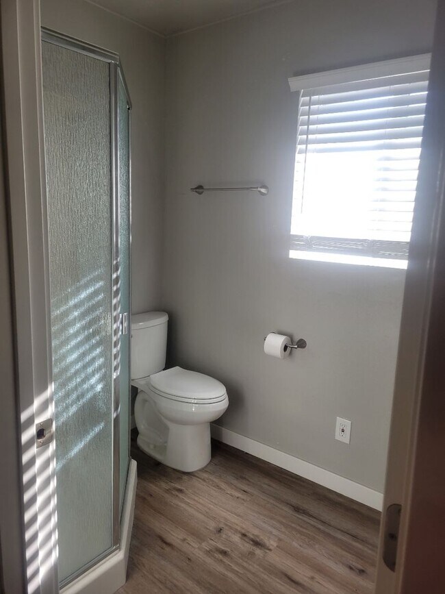 Building Photo - Available Now! 3 Bed/2 Bath Close to Downtown Lodi