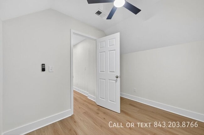 Building Photo - 955 Godber St