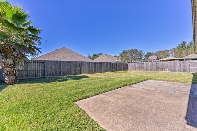 Building Photo - 2006 Plantain Lily Ct