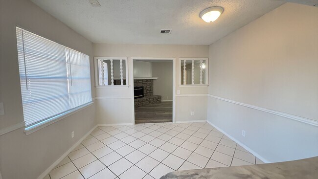 Building Photo - Cozy up this New Year in your new 2 bed/1bath home!