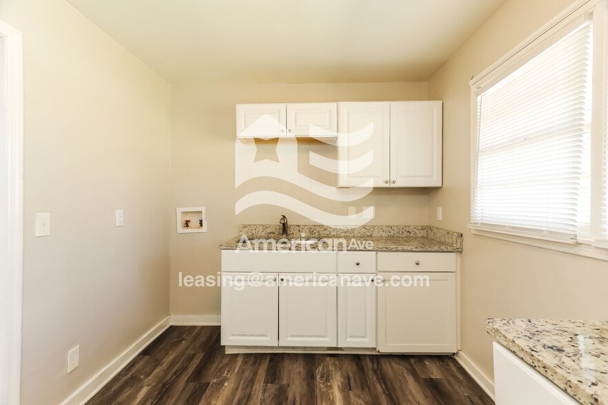 Building Photo - 8605 9th Ct S