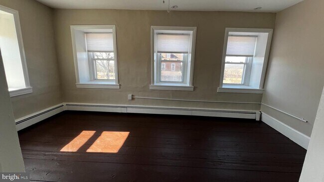 Building Photo - 135 Hoffmansville Rd