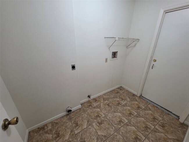 Building Photo - 11726 Plumbrook Dr