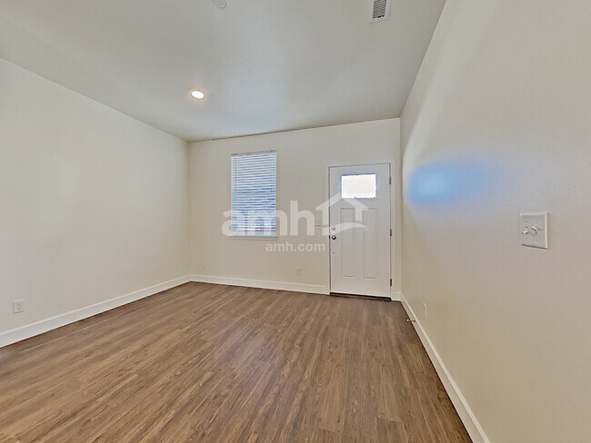 Building Photo - 10602 137th St E