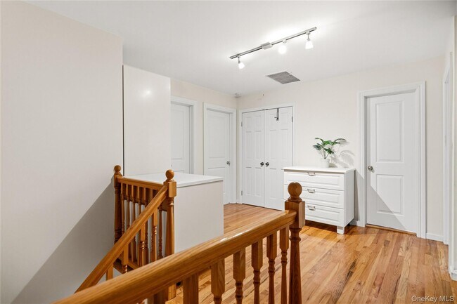 Building Photo - 44 Sully Dr