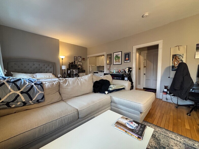 Building Photo - 82 Charles St