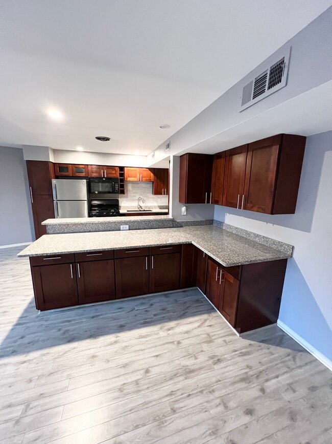 Building Photo - 20301 Shelburne Rd