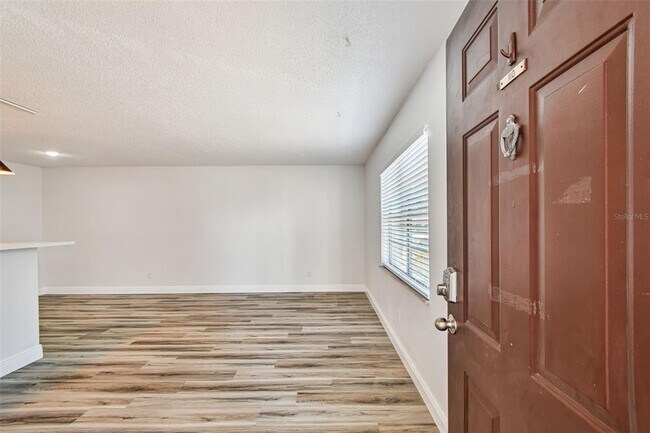 Building Photo - 9125 Tudor Dr