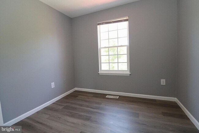 Building Photo - 18365 Honeylocust Cir