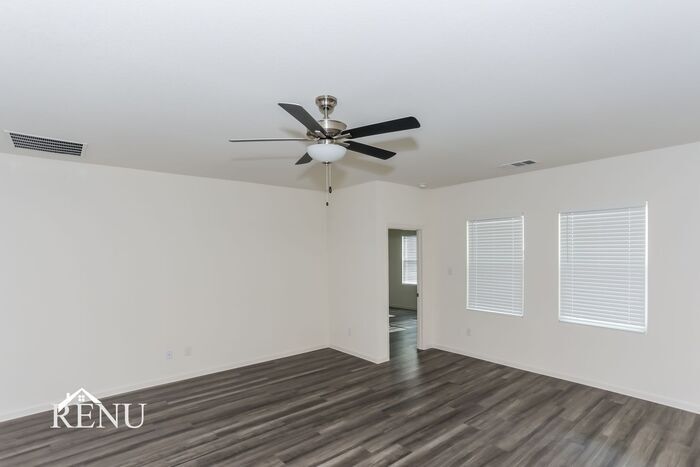 Building Photo - 1740 Escondido Dr