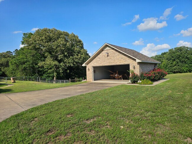 Building Photo - 1316 Brown Rd