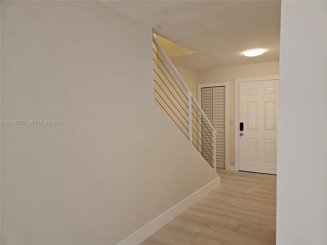 Building Photo - 834 Raymond St