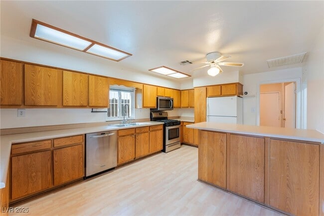 Building Photo - 2629 Hickey Ave