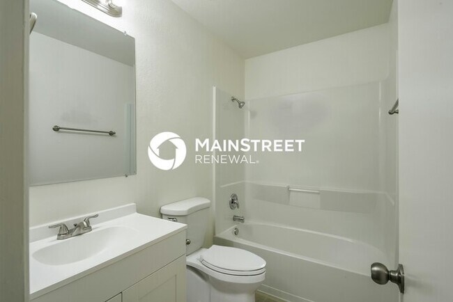 Building Photo - 4 Bedroom Pet-Friendly Home in Phoenix, AZ...