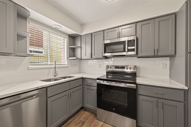 Building Photo - 7714 Renwick Dr