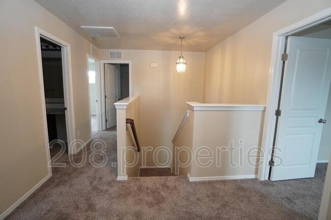 Building Photo - 1556 Gold St