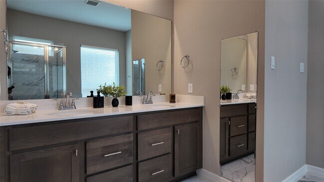 Building Photo - 360 Mallorn Ln