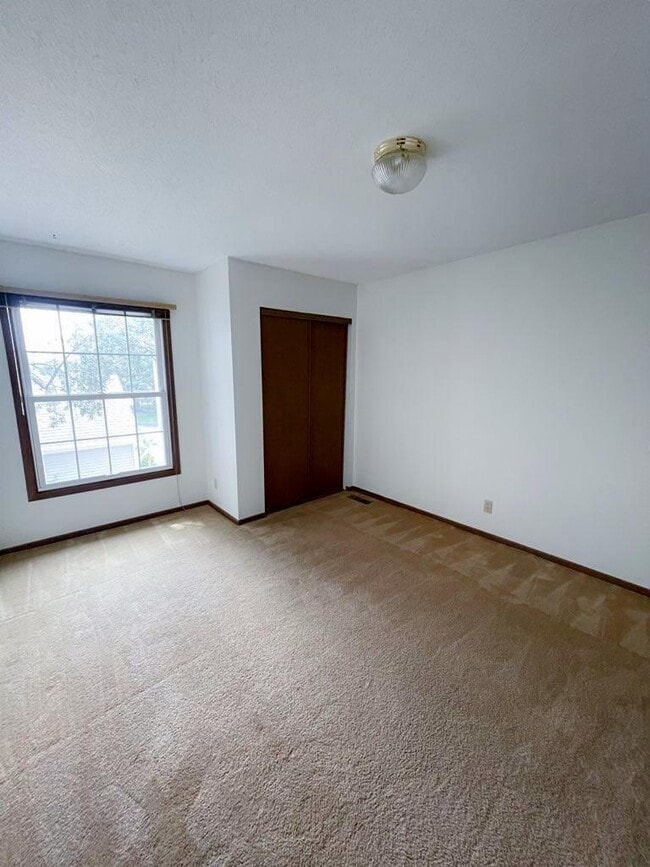 Building Photo - 10943 Sumter Ave S