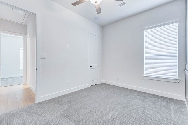 Building Photo - 1322 Village Falls Drive