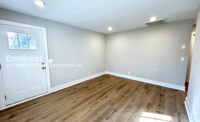 Building Photo - 1728 17th Ave N