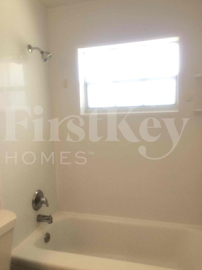 Building Photo - 1443 7th St