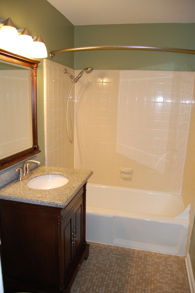 Bathroom - 506 N Greensboro St