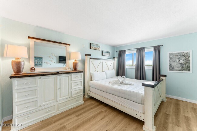 Building Photo - 8743 Thomas Dr