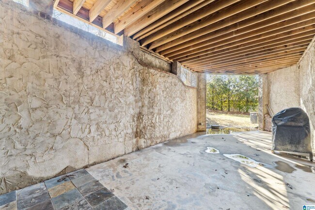 Building Photo - 2005 Lake Heather Dr