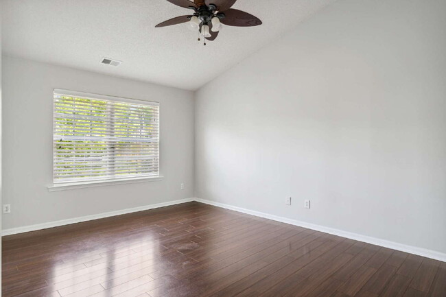 Building Photo - Spacious 4-Bedroom Retreat in Fuquay-Varin...