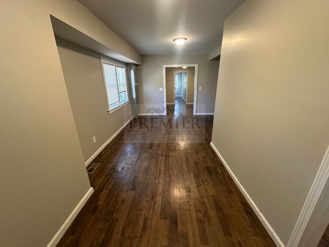 Building Photo - 3 bedroom / 1 bath home for rent -5519 Lydia KC MO- rent 999 - FALL MOVE IN SPECIAL $200 OFF FIRS...