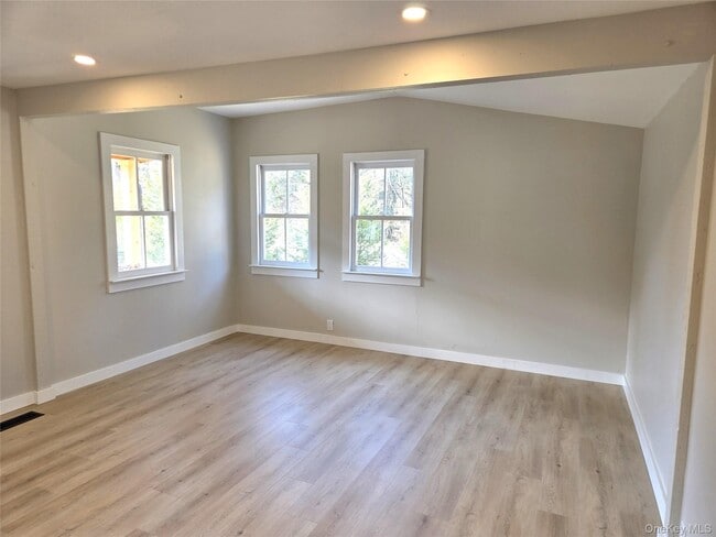 Building Photo - 85 Lewis Rd