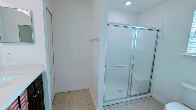 Building Photo - BEAUTIFUL 3-BEDROOM, 3-BATHROOM LUXURY TOW...