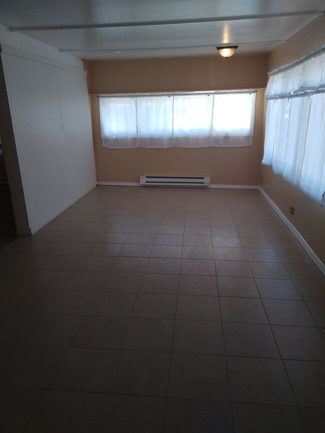 Building Photo - 3 Bed / 2 Bath Home + 1 bed / 1 bath Casita & work shop