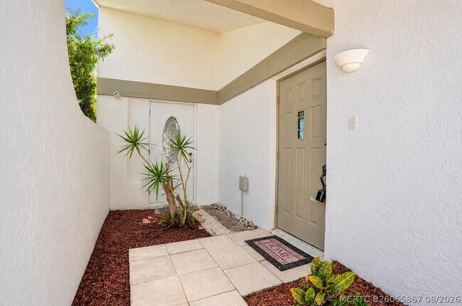 Building Photo - 820 NW 21st Way