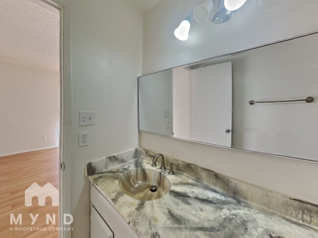 Building Photo - 4305 W Solano Dr N