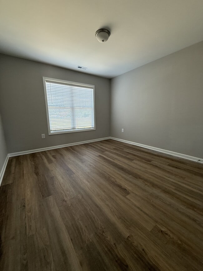 Building Photo - 105 Berkshire Cir