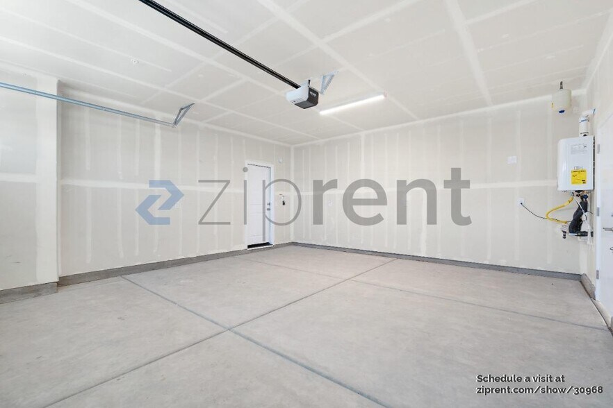 Building Photo - Unit