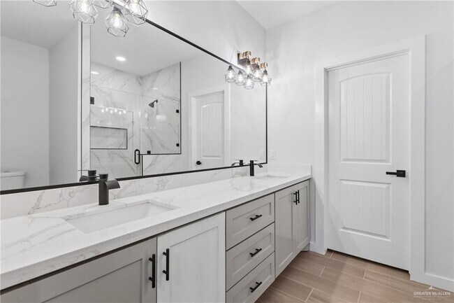 Building Photo - 17 Dorcas Cir