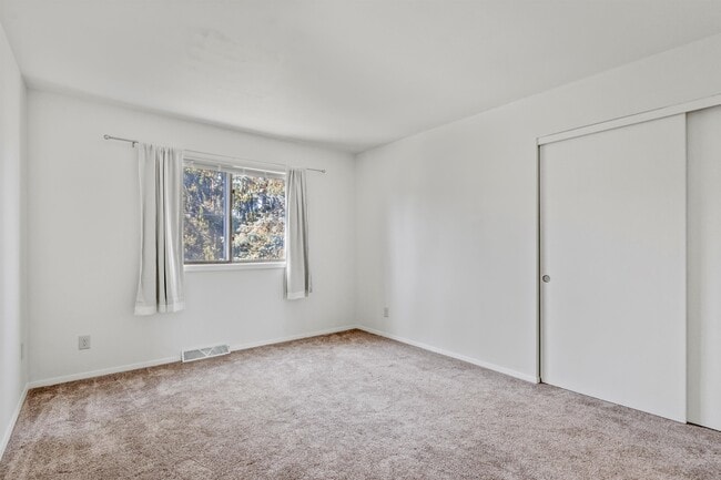 Building Photo - 1302 N Gammon Rd