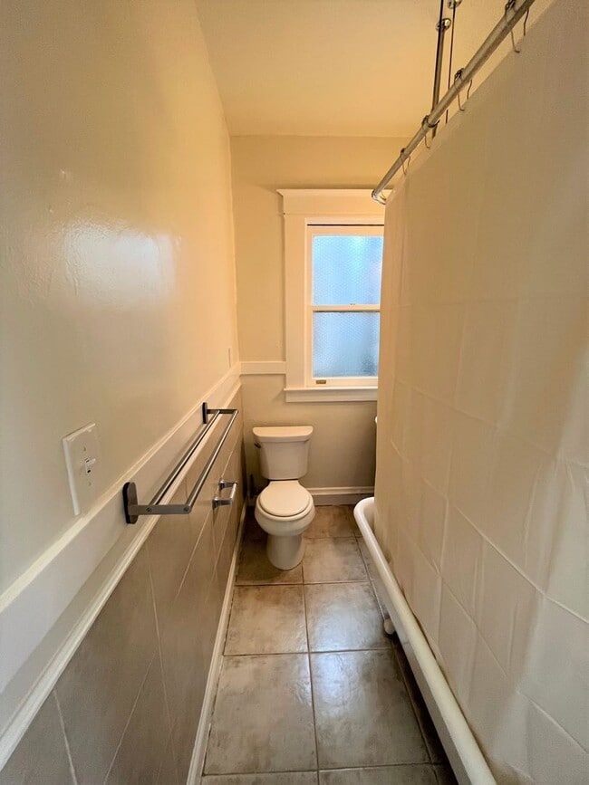 Building Photo - GORGEOUS, MUST SEE TOP FLOOR LOWER PAC HEIGHTS STUDIO!!!