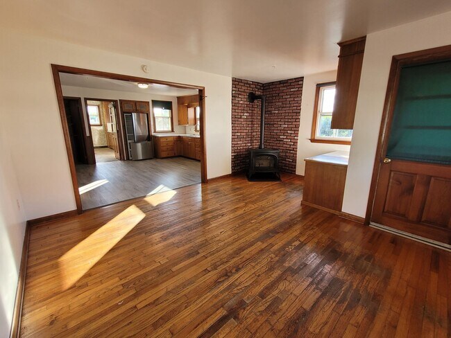 Building Photo - 331 Newport Rd