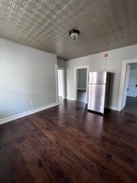 Building Photo - 118 Riddle St