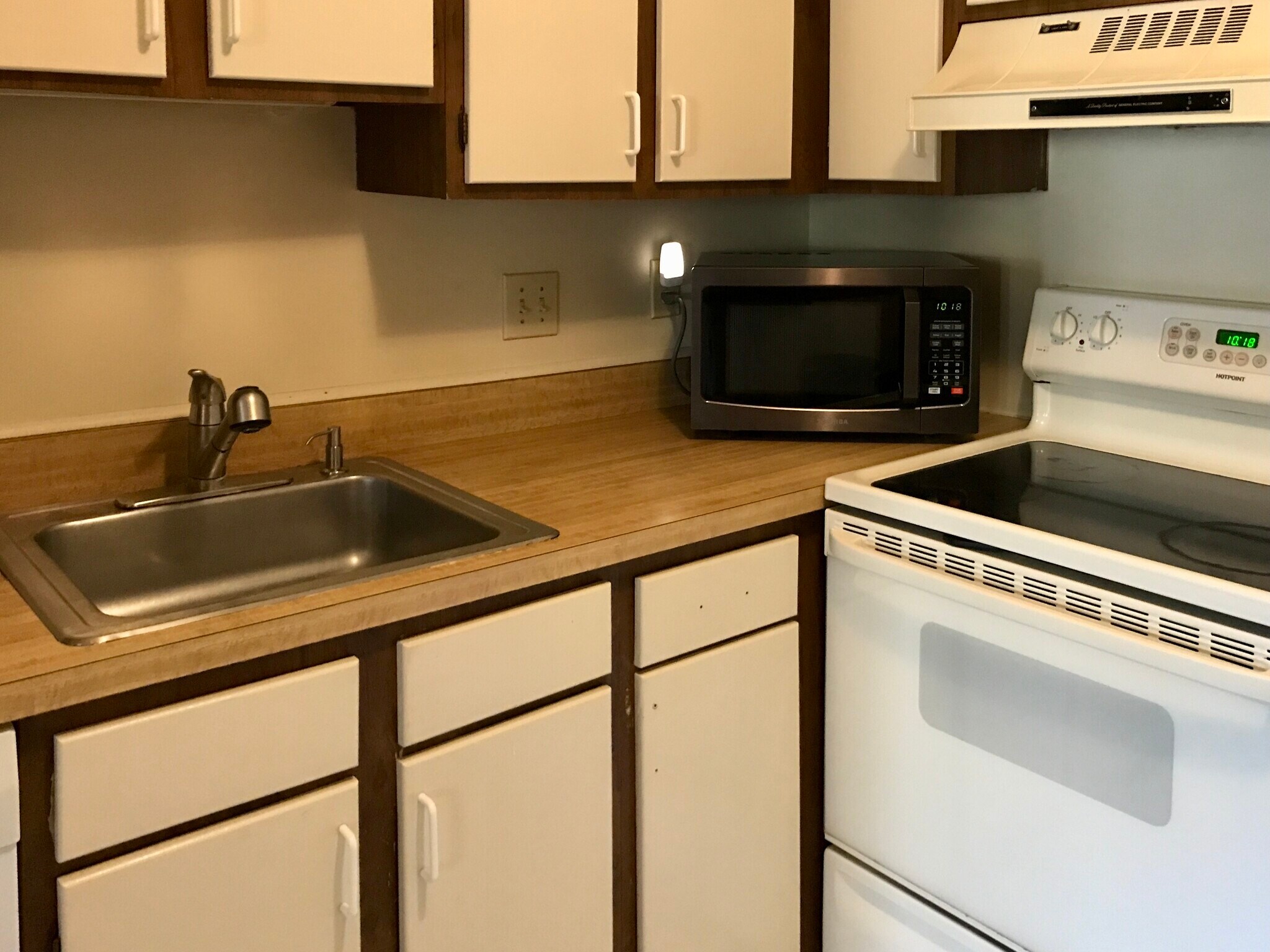 Building Photo - 3125 Sayre Dr