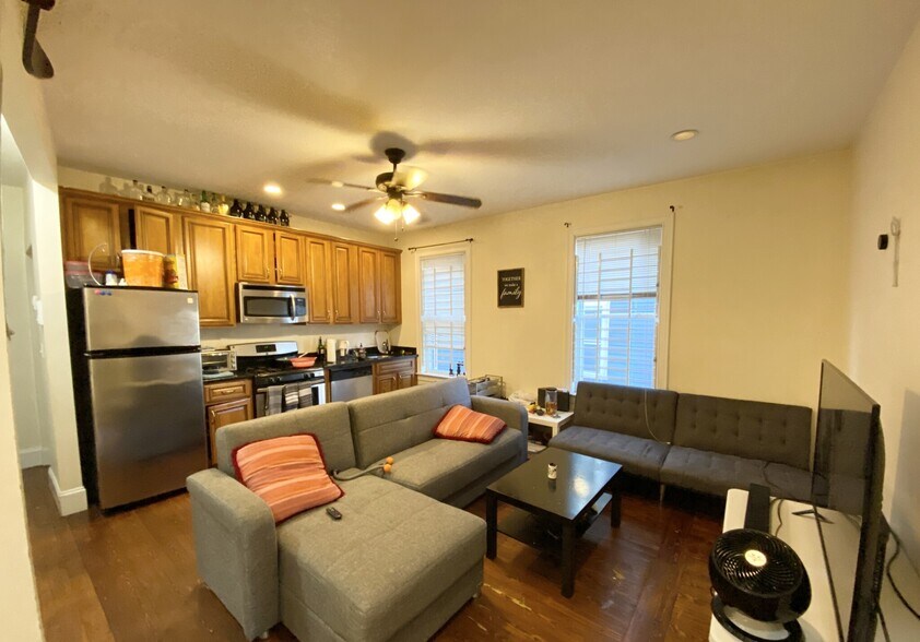 Building Photo - 178 Hillside St