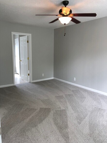 Master Bedroom - 1712 Stone Hollow Ct