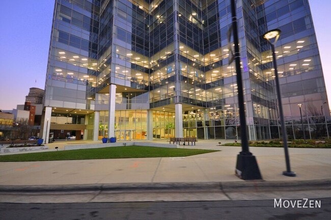 Building Photo - 2841 Tully Square