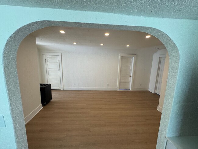 Building Photo - 2424 Jackson Ave