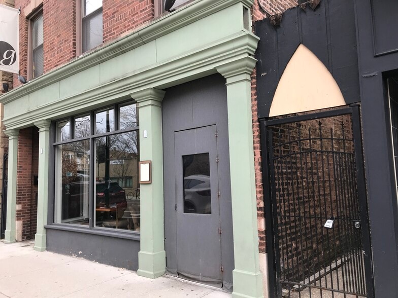 Building Photo - 4535 N Lincoln Ave