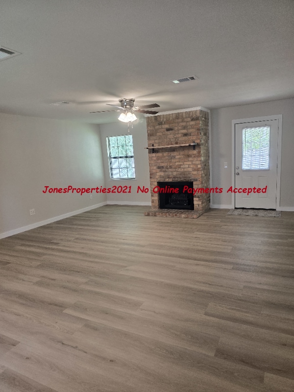 Primary Photo - 1318 Crooked Creek Dr