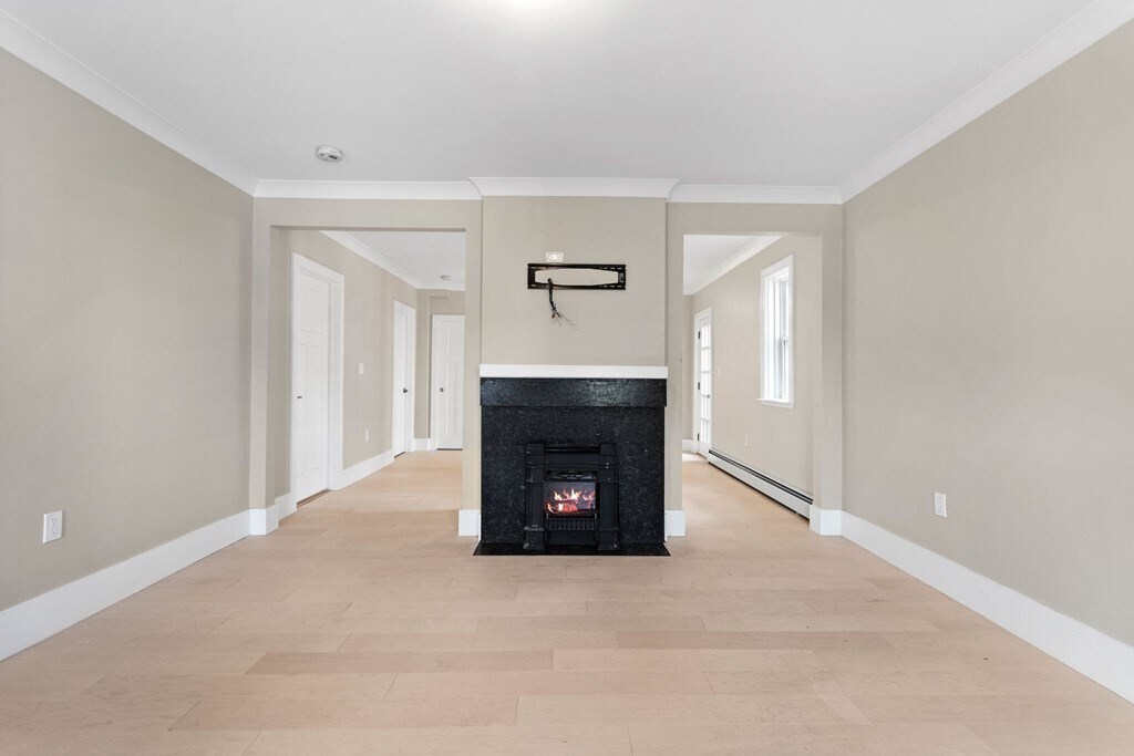 Building Photo - 21 Parker St